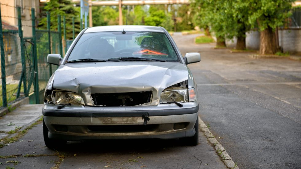 ランプカバーの故障修理ごときで車両保険を使うべきではない理由 車の保険 Net